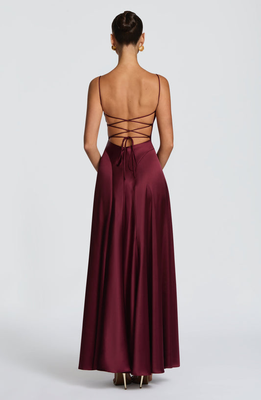 Vestido ALICIA satinado burdeos espalda cruzada con cordones y tirantes finos
