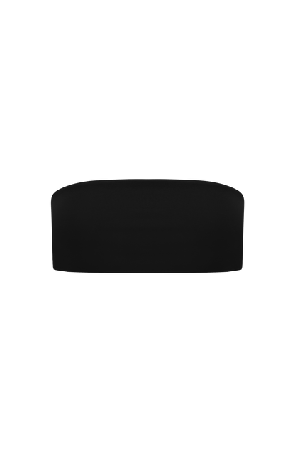 Top negro tipo bandeau corto, silueta redondeada