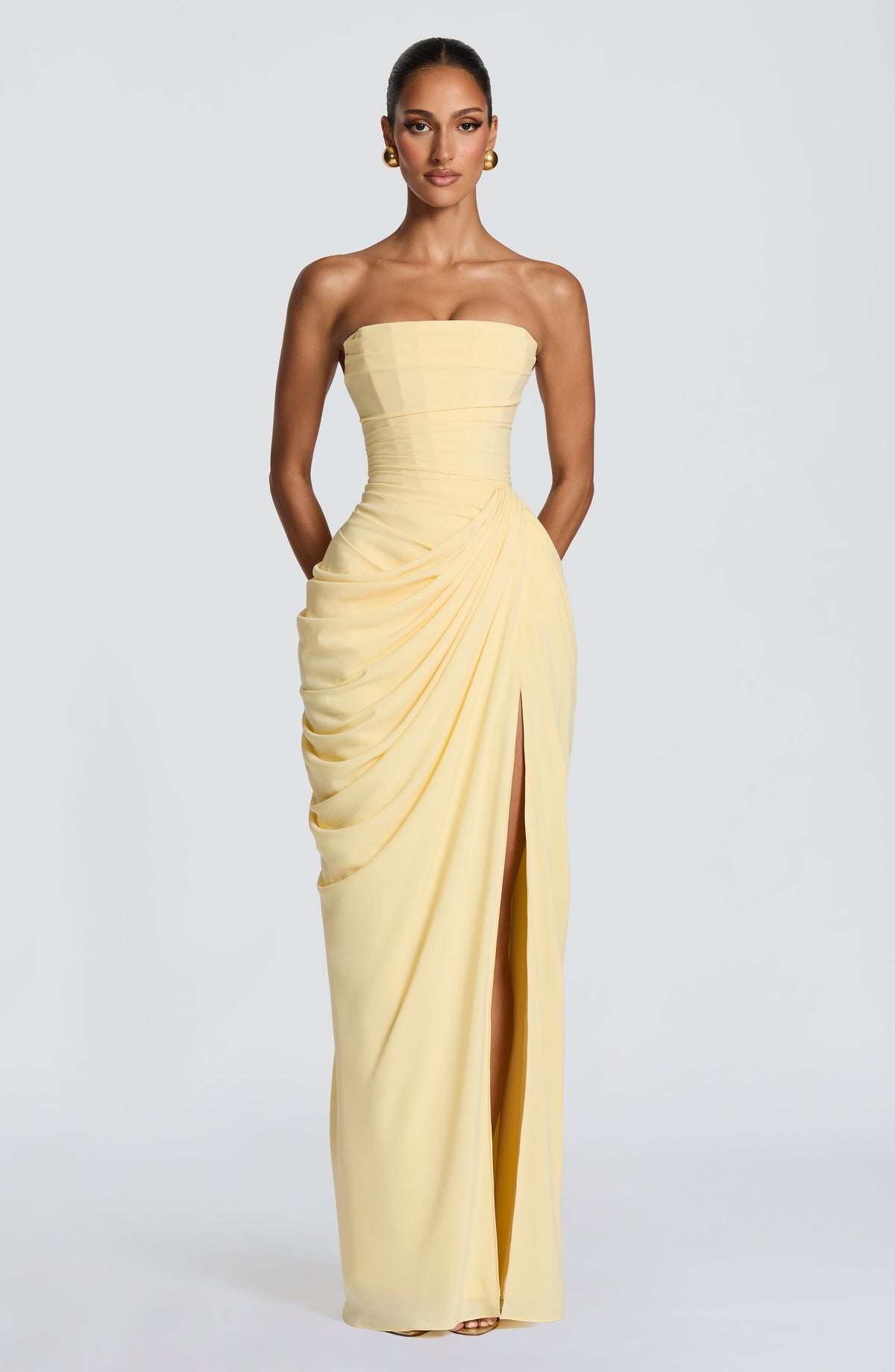 Vestido LARA amarillo claro palabra de honor con drapeado y abertura lateral