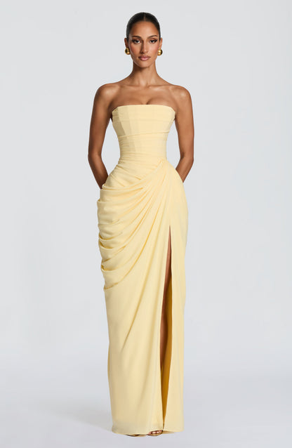 Vestido LARA amarillo claro palabra de honor con drapeado y abertura lateral