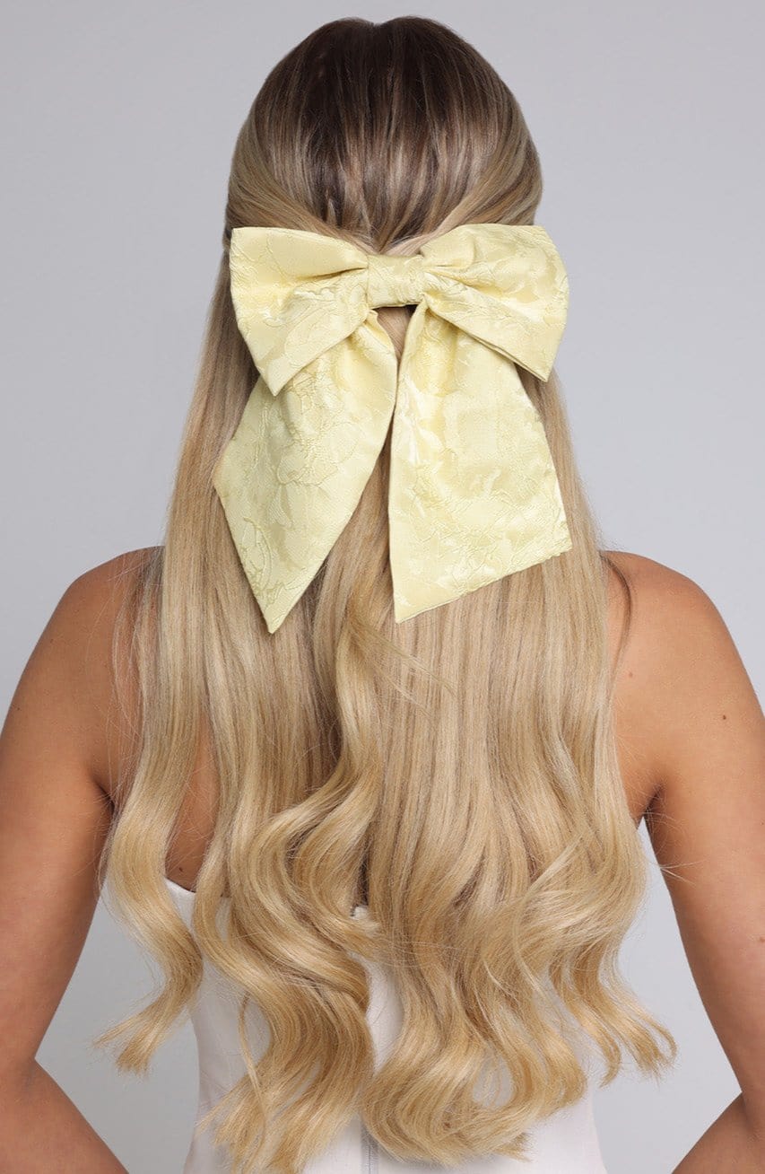 Lazo para el cabello amarillo limón con moño grande y doble nudo trasero