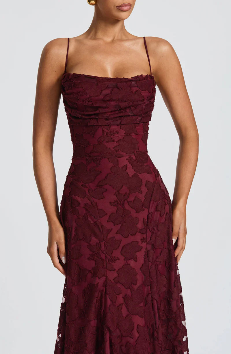 Vestido corto? no: Vestido largo granate de encaje con corsé fruncido y tirantes