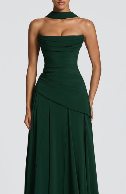 Vestido PATRICIA verde esmeralda escote palabra de honor y detalle cruzado en el torso