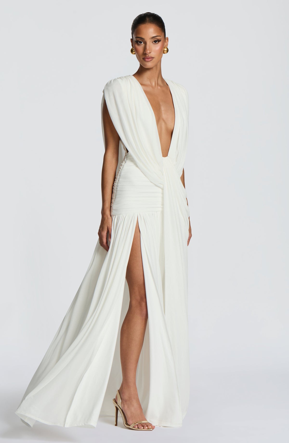 Vestido ROCÍO blanco con drapeado cruzado al pecho y abertura lateral en la falda