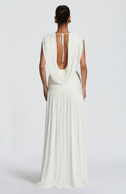 Vestido ROCÍO blanco con espalda abierta y pliegues en la cintura, largo