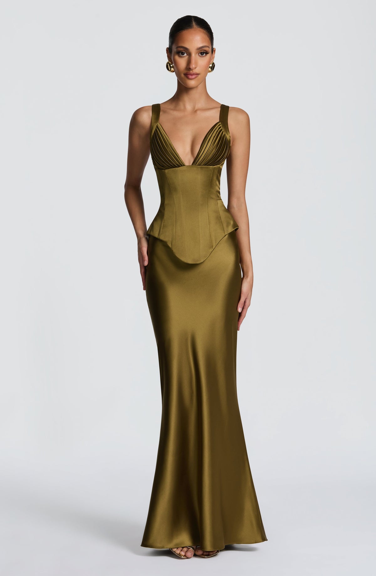 Corsé verde oliva con tirantes y falda larga sirena, vista frontal completa