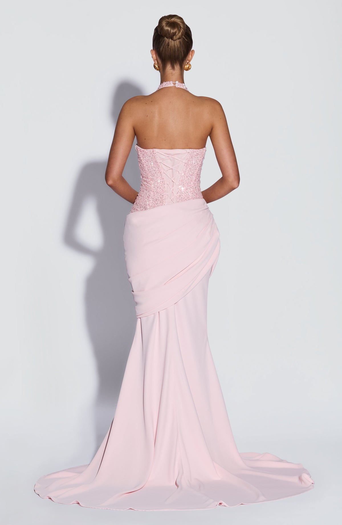Vestido ALESSIA rosa claro con lentejuelas y espalda descubierta, falda drapeada