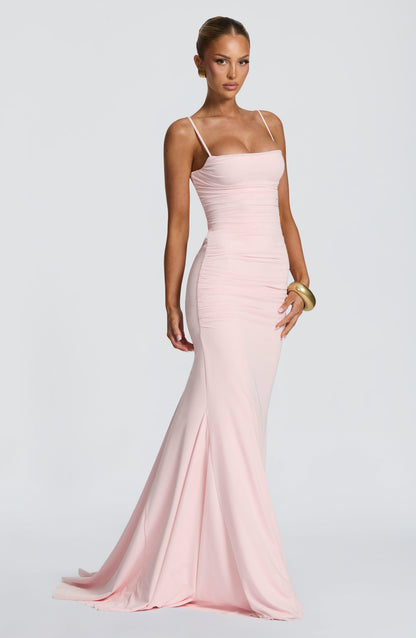 Vestido largo ZARIA rosa claro con tirantes finos y fruncido drapeado